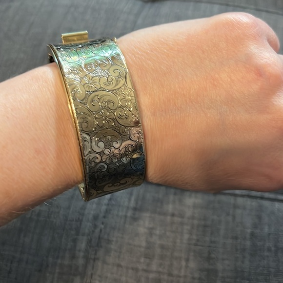 Beautiful Chunky Floral Engraved Gold Cuff Bracelet - Picture 7 of 11